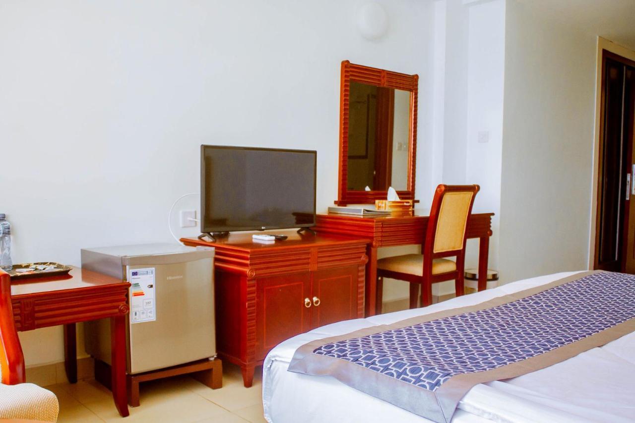 מטווארה Luwa Evergreen Hotel מראה חיצוני תמונה