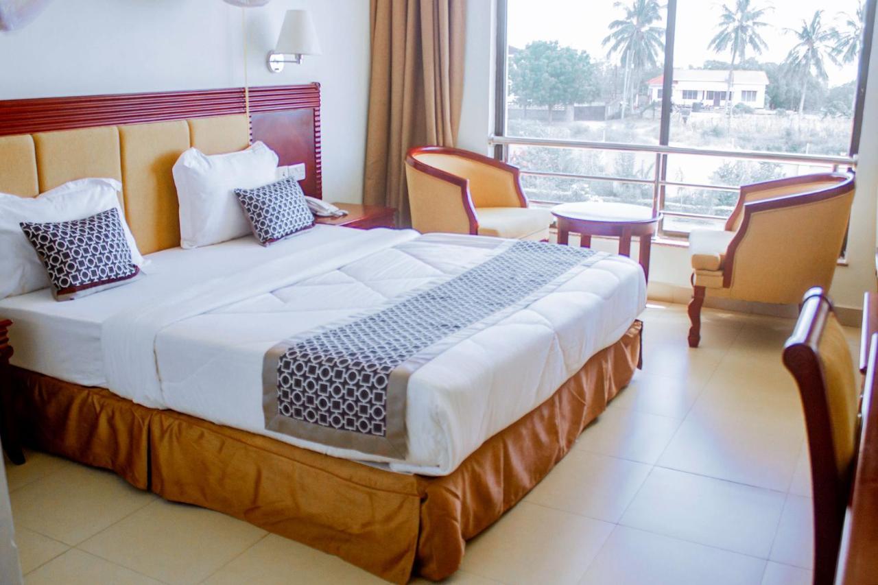 מטווארה Luwa Evergreen Hotel מראה חיצוני תמונה