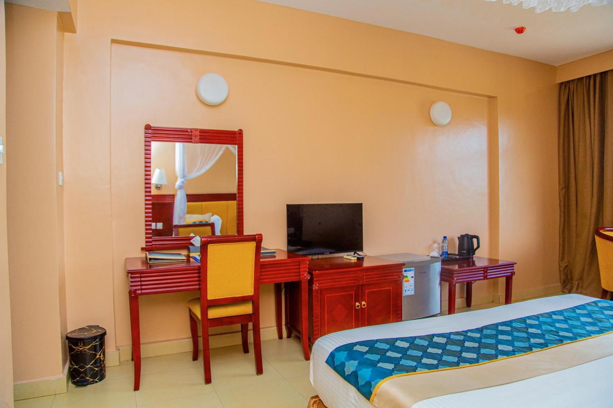 מטווארה Luwa Evergreen Hotel מראה חיצוני תמונה