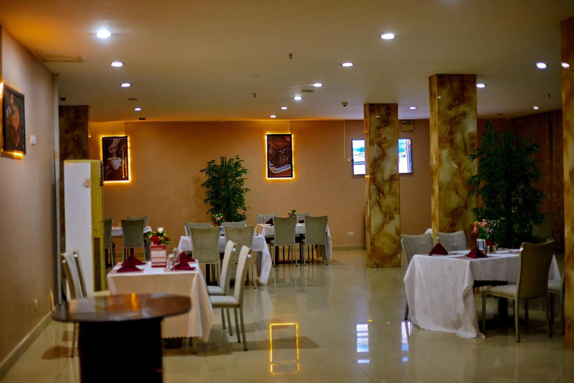 מטווארה Luwa Evergreen Hotel מראה חיצוני תמונה
