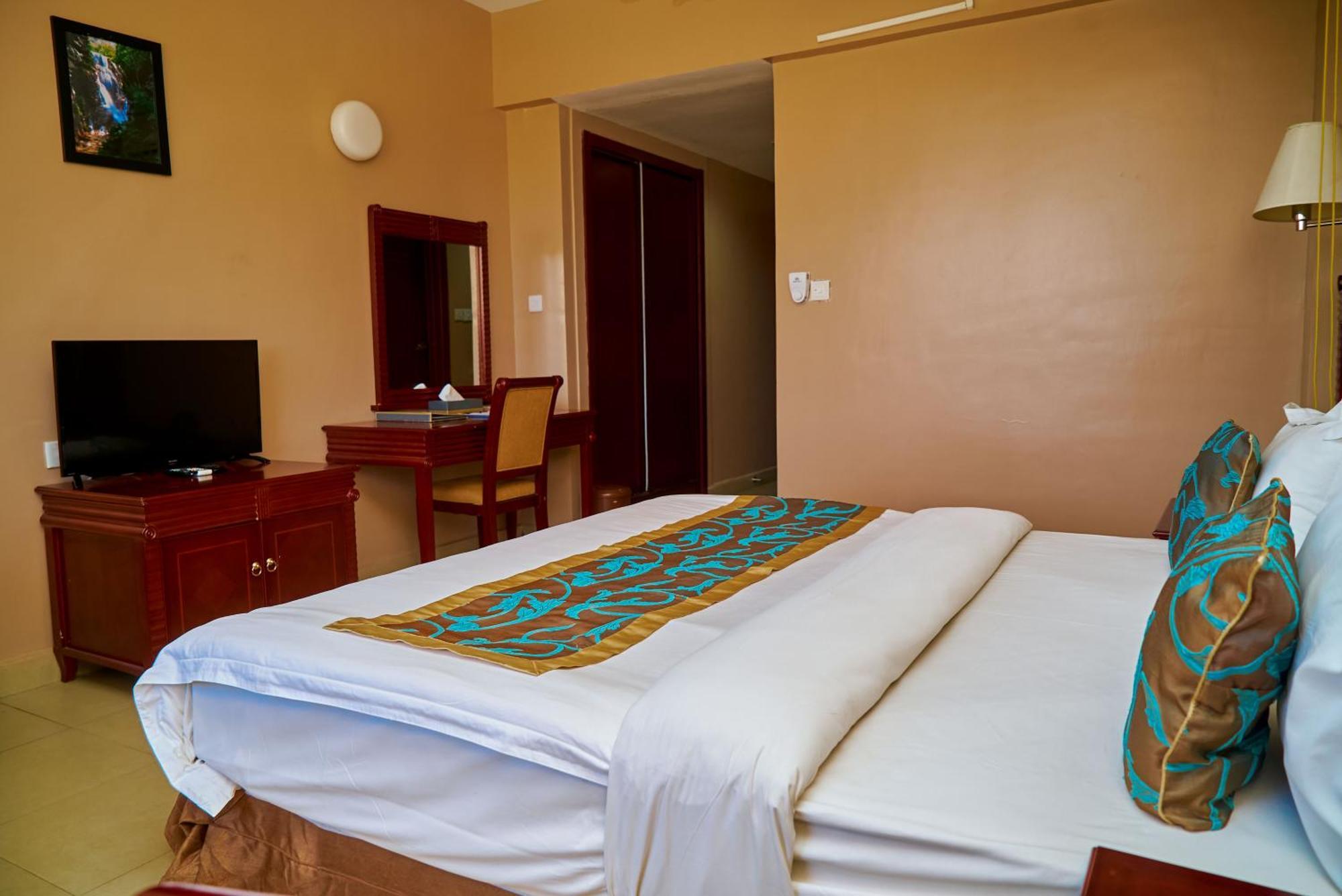 מטווארה Luwa Evergreen Hotel מראה חיצוני תמונה