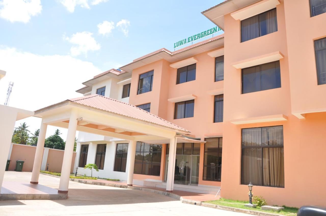 מטווארה Luwa Evergreen Hotel מראה חיצוני תמונה