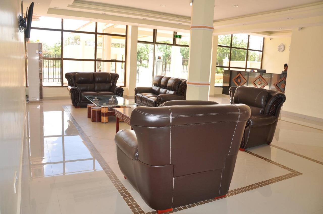 מטווארה Luwa Evergreen Hotel מראה חיצוני תמונה
