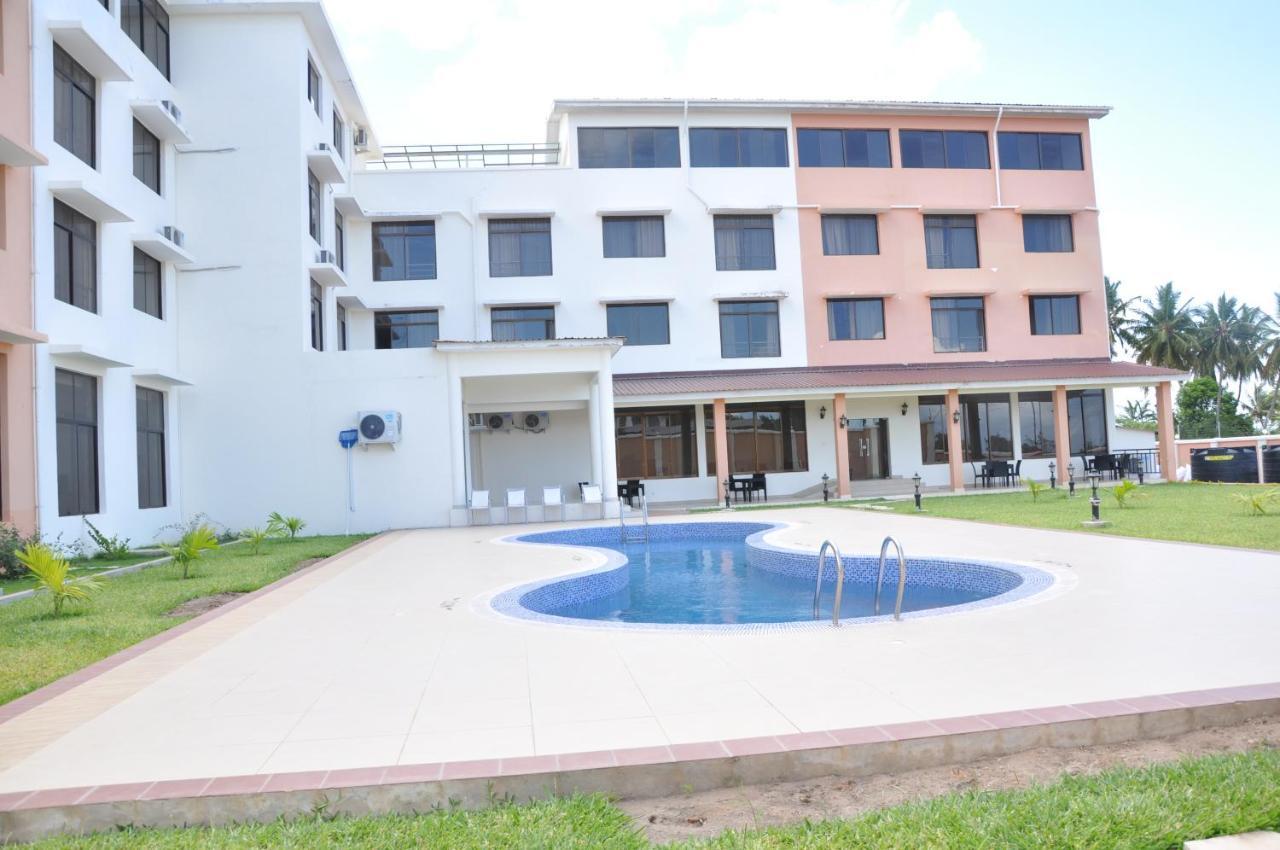 מטווארה Luwa Evergreen Hotel מראה חיצוני תמונה